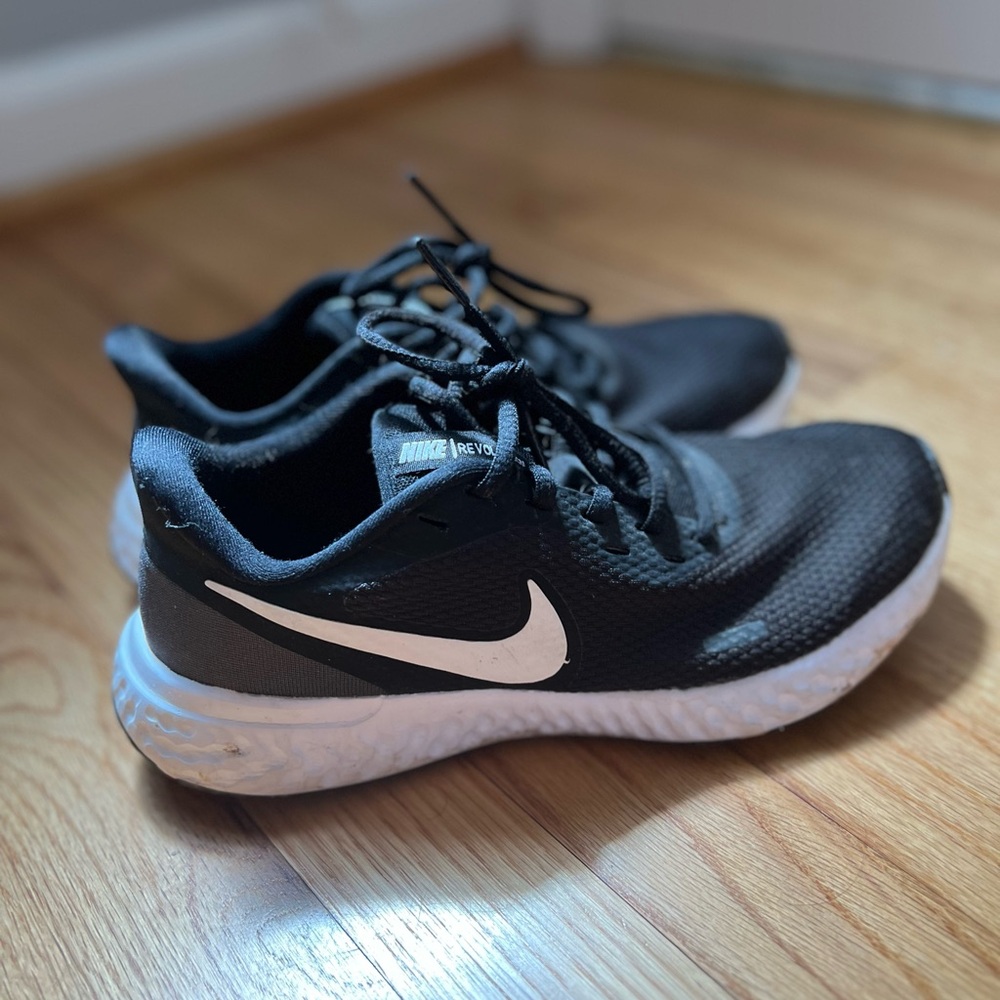 Nike Black and White Running Shoes